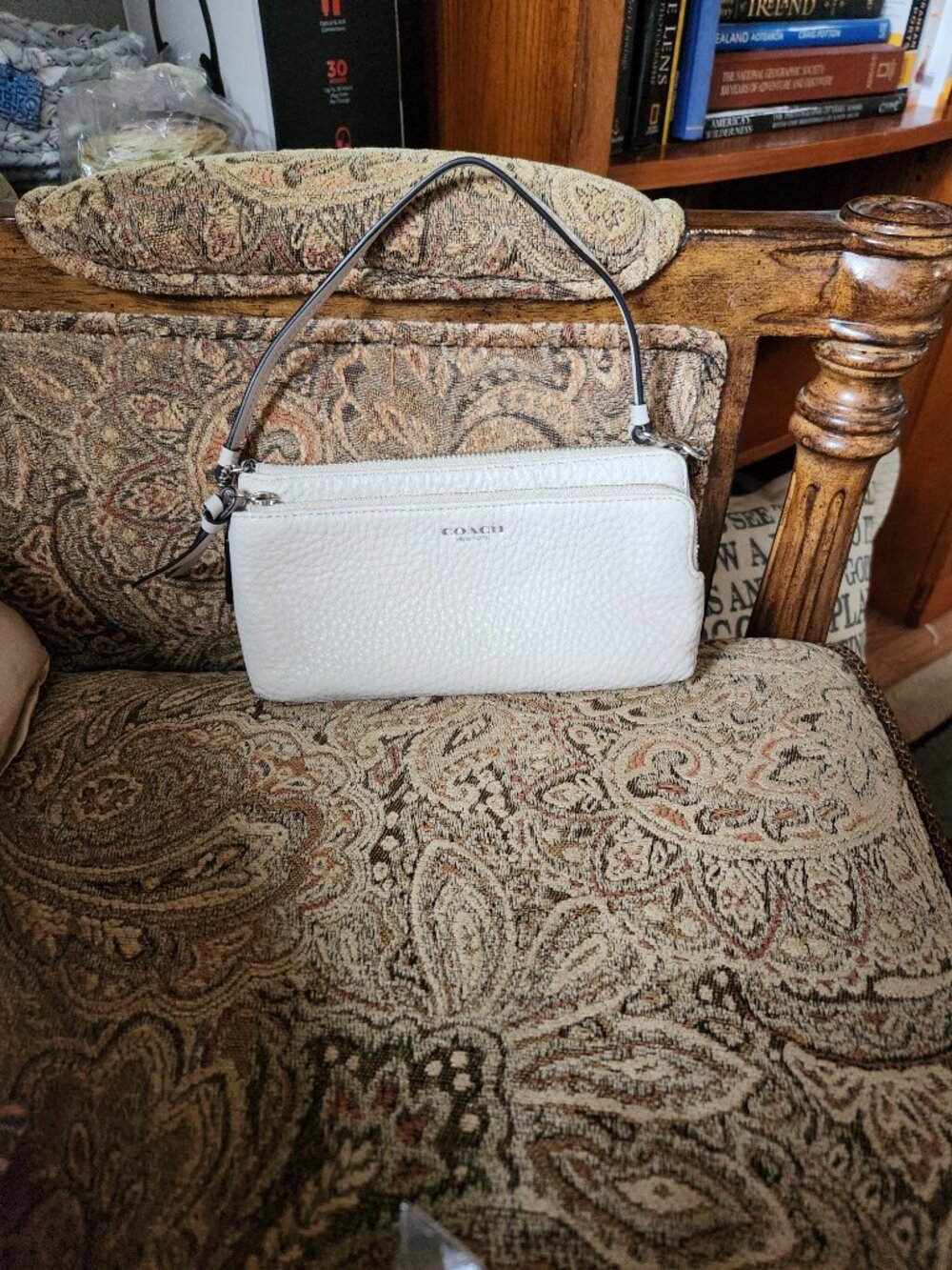 Coach Bleecker Pebble Leather Double corner Zip Wristlet Wallet Ecru
